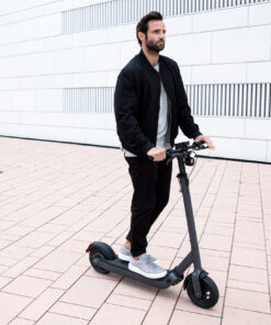 Alternative view of Egret Pro: Hochleistungs-Elektroroller für ultimativen Fahrspaß und Mobilität